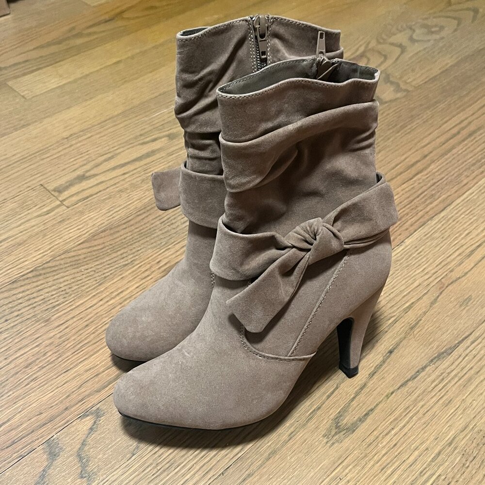 VENUS Tan Heeled Boots with Slouchy Design Women's Size 7.5